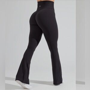 Buff Bunny Legacy Flare Legging
